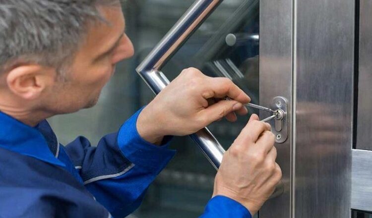 Why Choose a 24-Hour Locksmith Service?